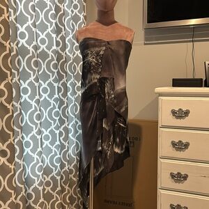 BCBG Maxazria size 4 strapless dress, excellent condition.